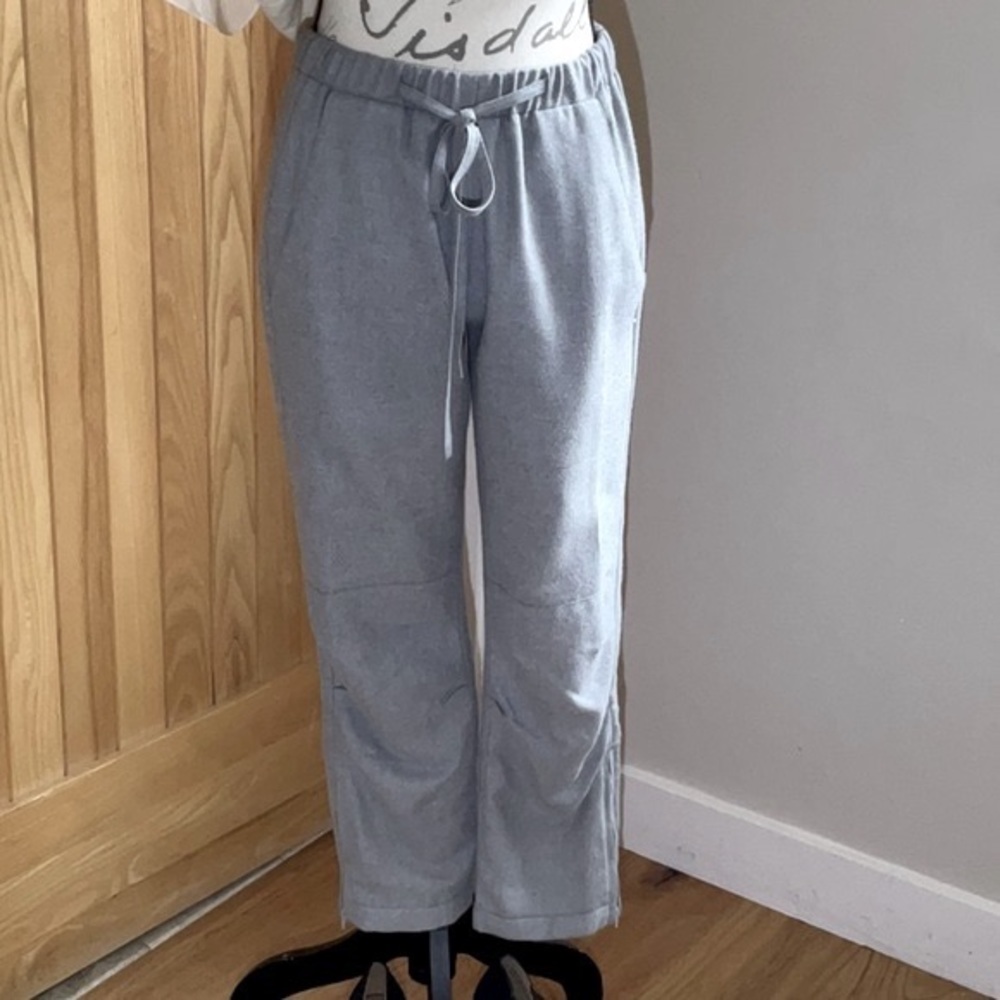 Koch Grey Cropped Cotton pants. Elastic waistline & Side pockets. XS